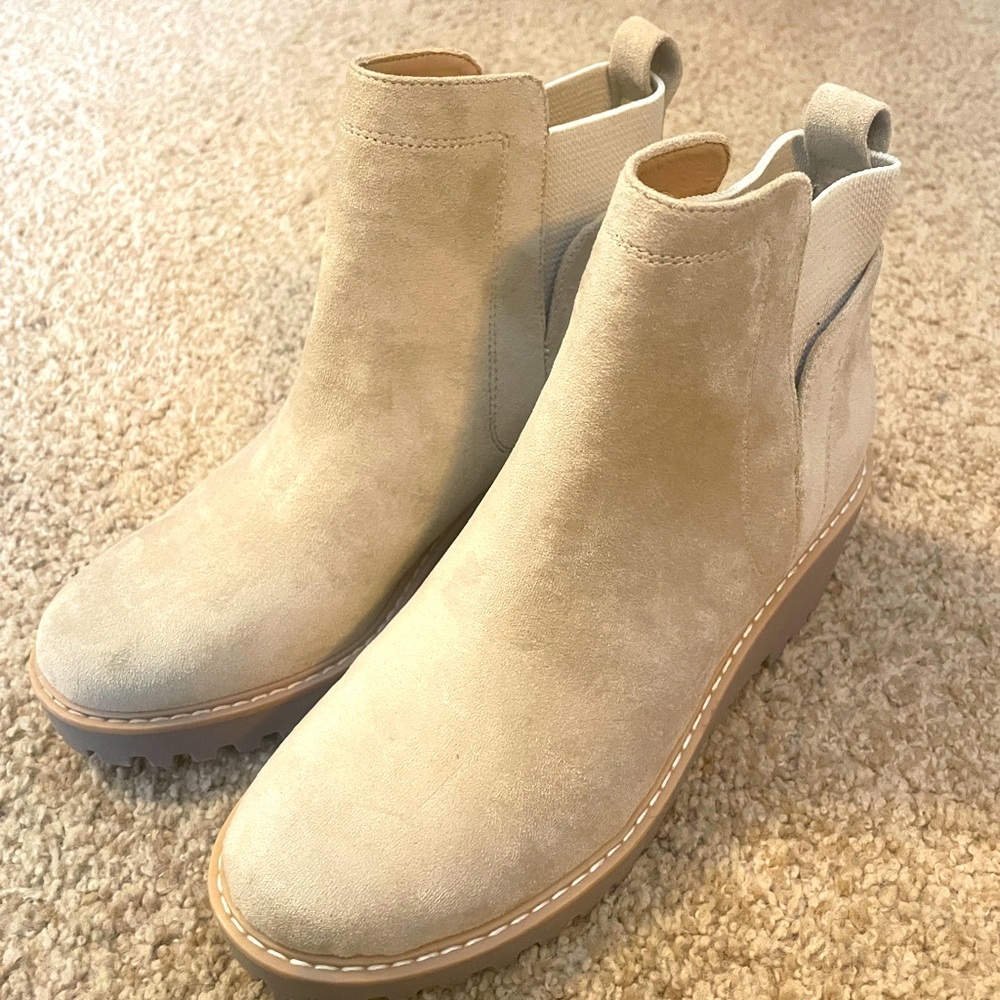 Suede boots